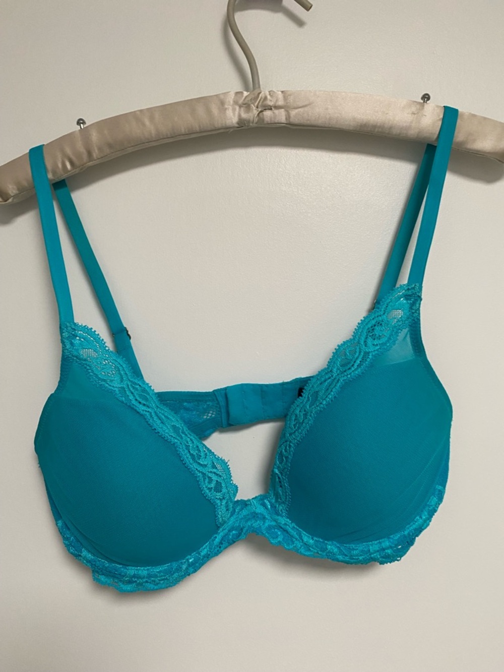 Natori Feathers 34C Teal  Lace Trim Contour Underwire Bra